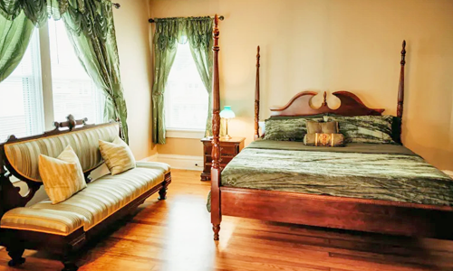 The Old Parsonage House bedroom